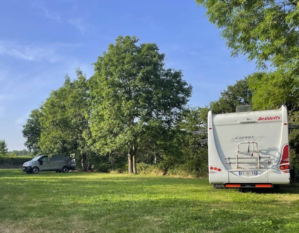 Camping Les Moulinoches — Місце для кемпінгу in Le Vibal 