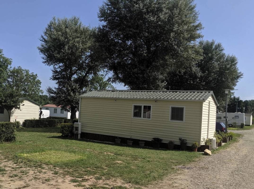 Camping Les Nysades *** — Sítio de acampamento in Mirepoix