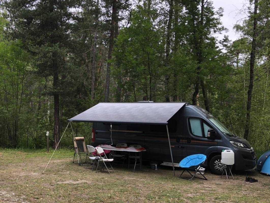Camping Paradis Les Relarguiers **** — Kamp yeri in Beauvezer 