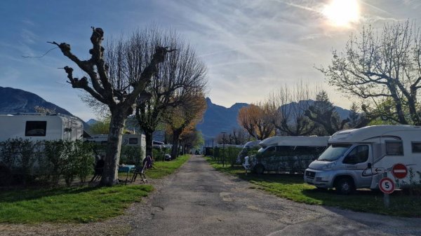 Camping Les Rives Du Lac *** — Photo 2