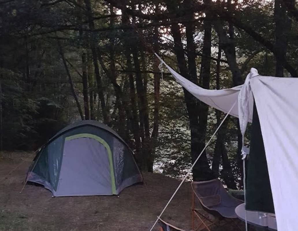 Camping de la Quillette — Kamp yeri in Rousses 