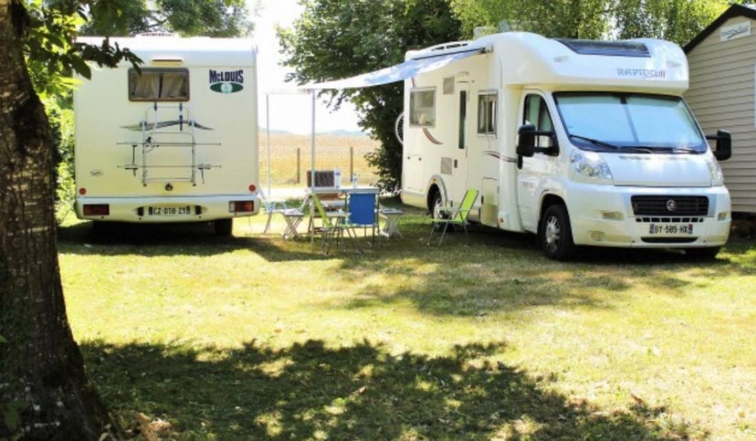 Camping du Tolerme *** — Kamp yeri in Sénaillac-Latronquière
