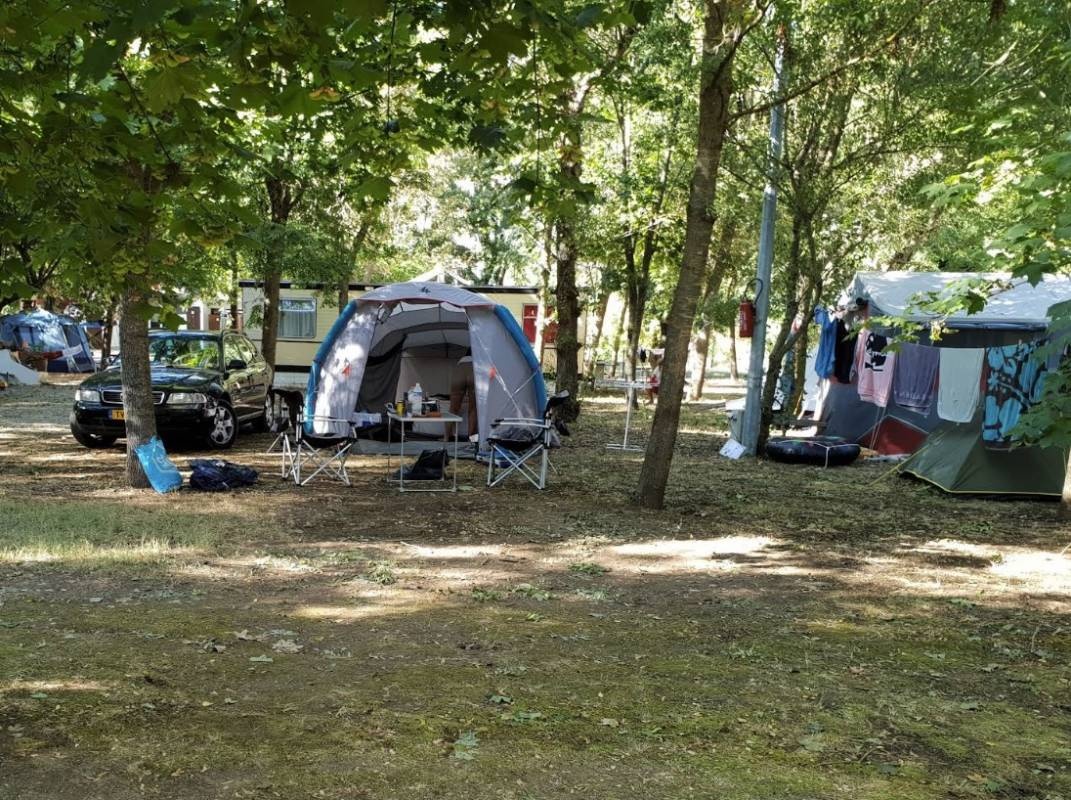 Camping Des 3 Becs — Campingplats in Piégros-la-Clastre