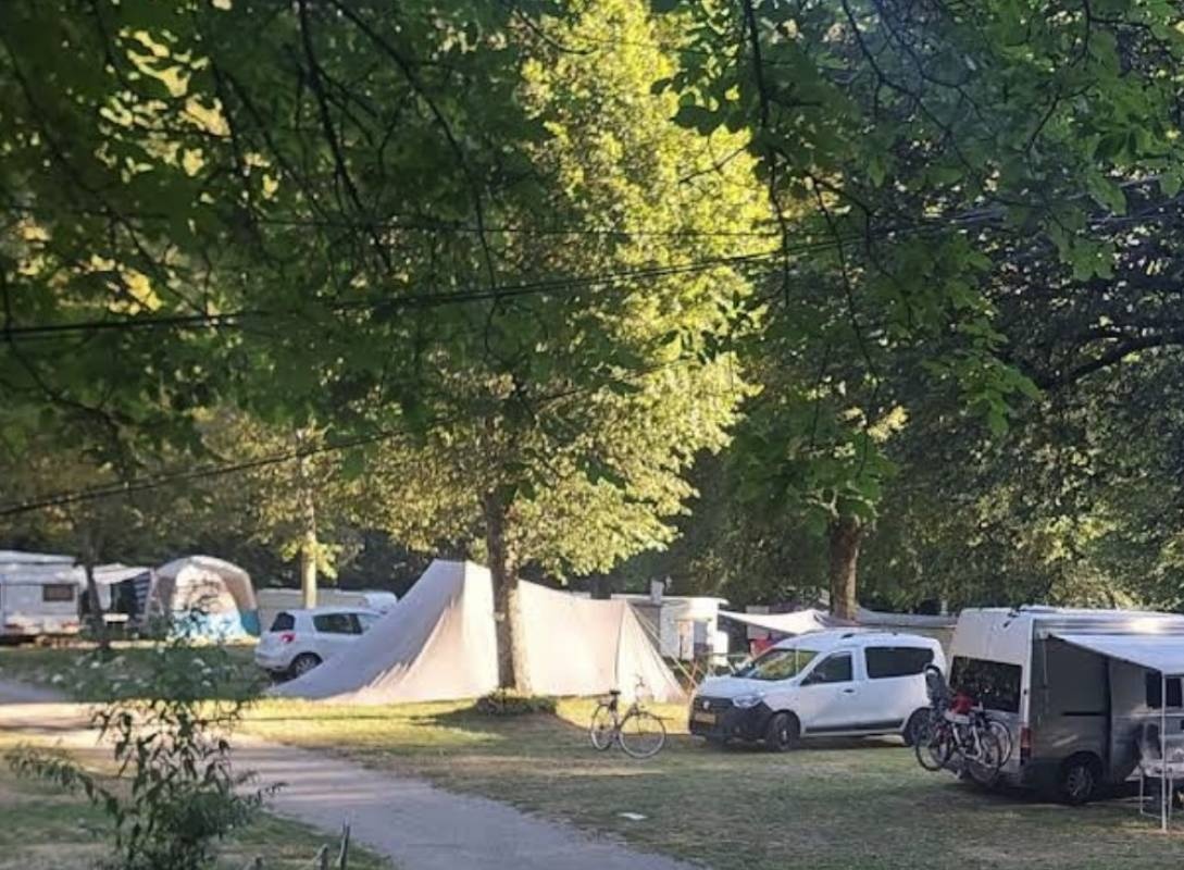 Camping Le Pré Coulet — Area da campeggio in Saint-Pierreville