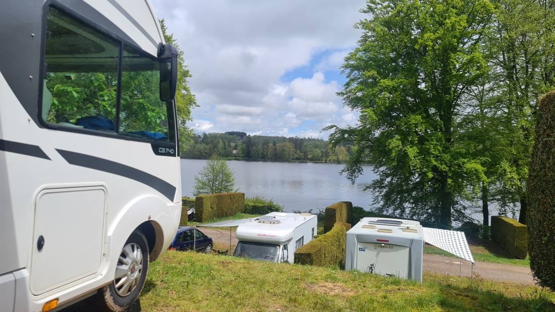 Camping et Chalets Plage des Settons *** — Campingplatz in Montsauche-les-Settons / Bourgogne Franche-Comté