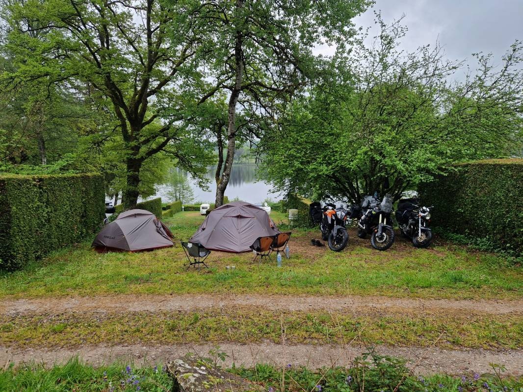 Camping et Chalets Plage des Settons *** — Campingplatz in Montsauche-les-Settons / Bourgogne Franche-Comté