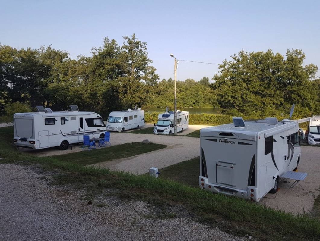 Camping du plan d'eau *** — Kemping in Rieux-Volvestre 