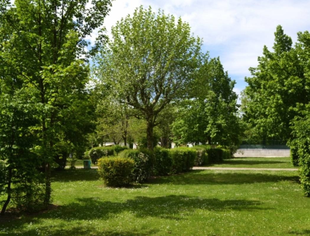 Camping du Pré Rolland *** — Місце для кемпінгу in Mens