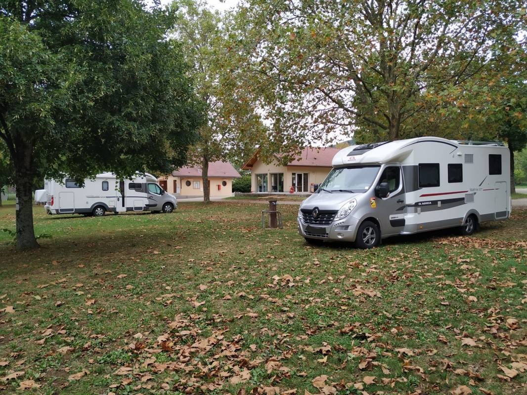 Camping la tulipe de vigne — Campingplass in Poligny