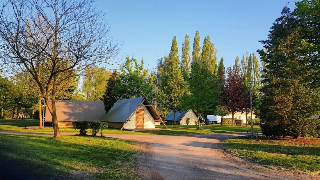 Camping Du Port de Plaisance *** — Cámping in Péronne / Hauts-de-France
