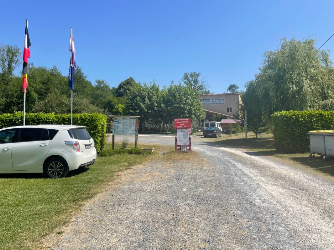 Camping le Clupeau — Cámping in Cherveix-Cubas