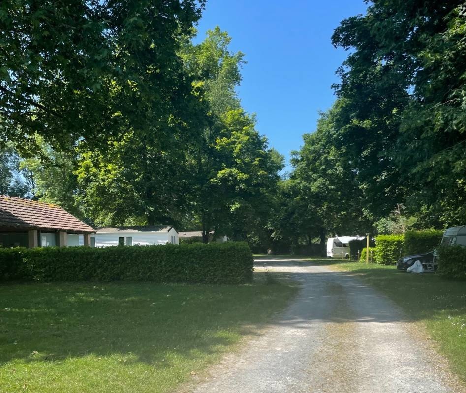 Camping le Clupeau — Kemp in Cherveix-Cubas