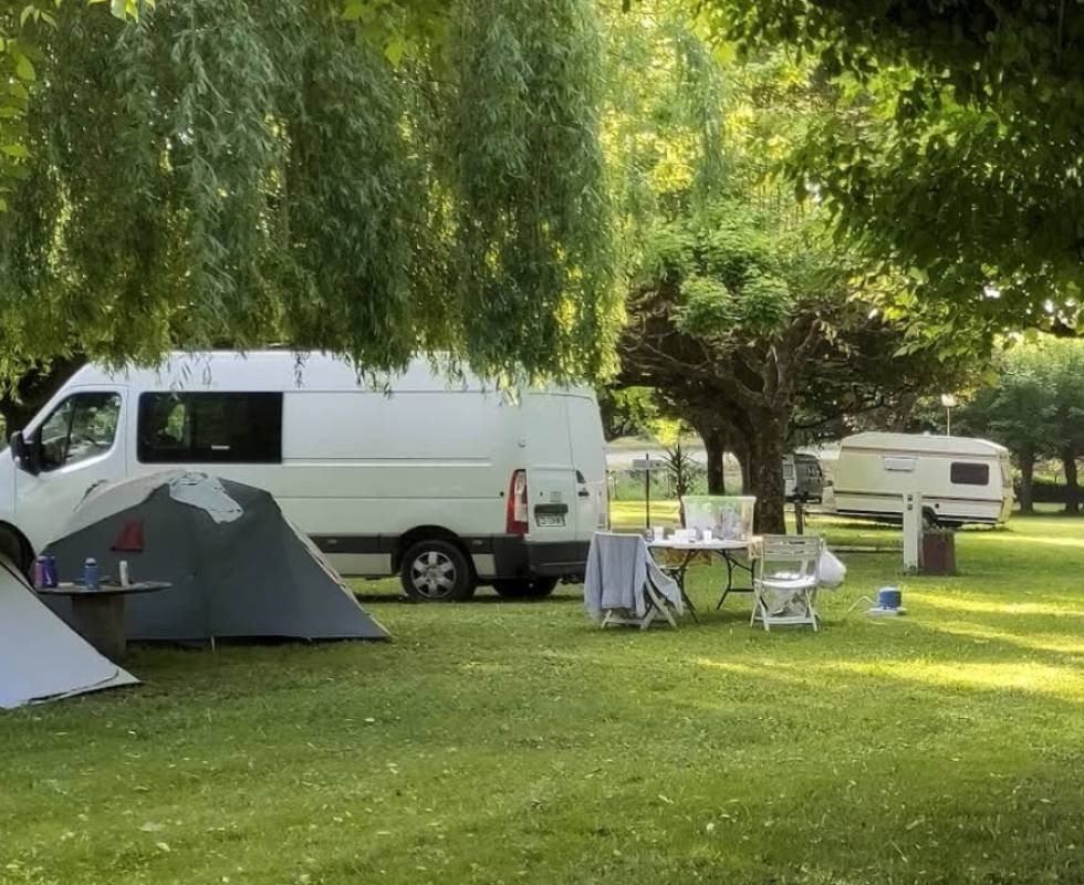 Camping Les Platanes — Kemp in Meilhan-sur-Garonne