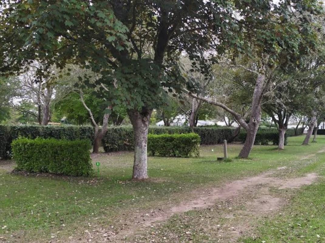 Camping Les Sables Blancs ** — Sítio de acampamento in Lesconil 