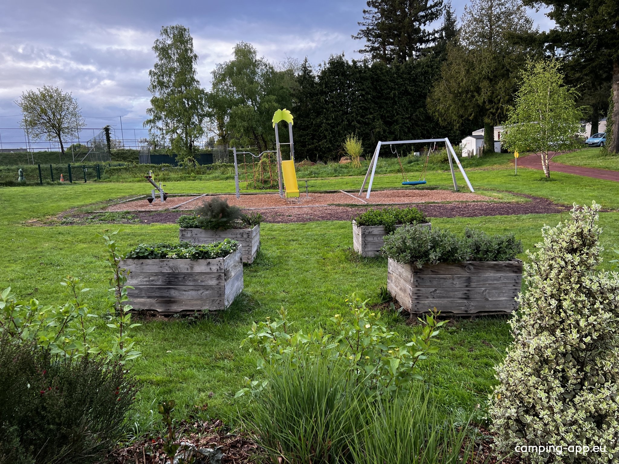 Camping du Val aux Fées — Місце для кемпінгу in Concoret