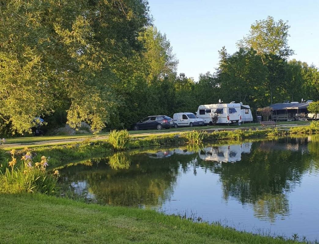 Camping de la Vallée — Camping in Gueures
