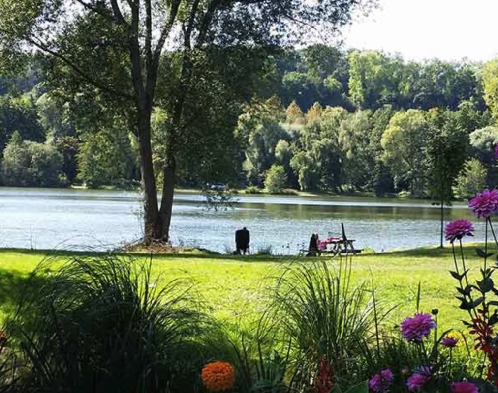 Camping de la Vallée — Camping Site in Gueures