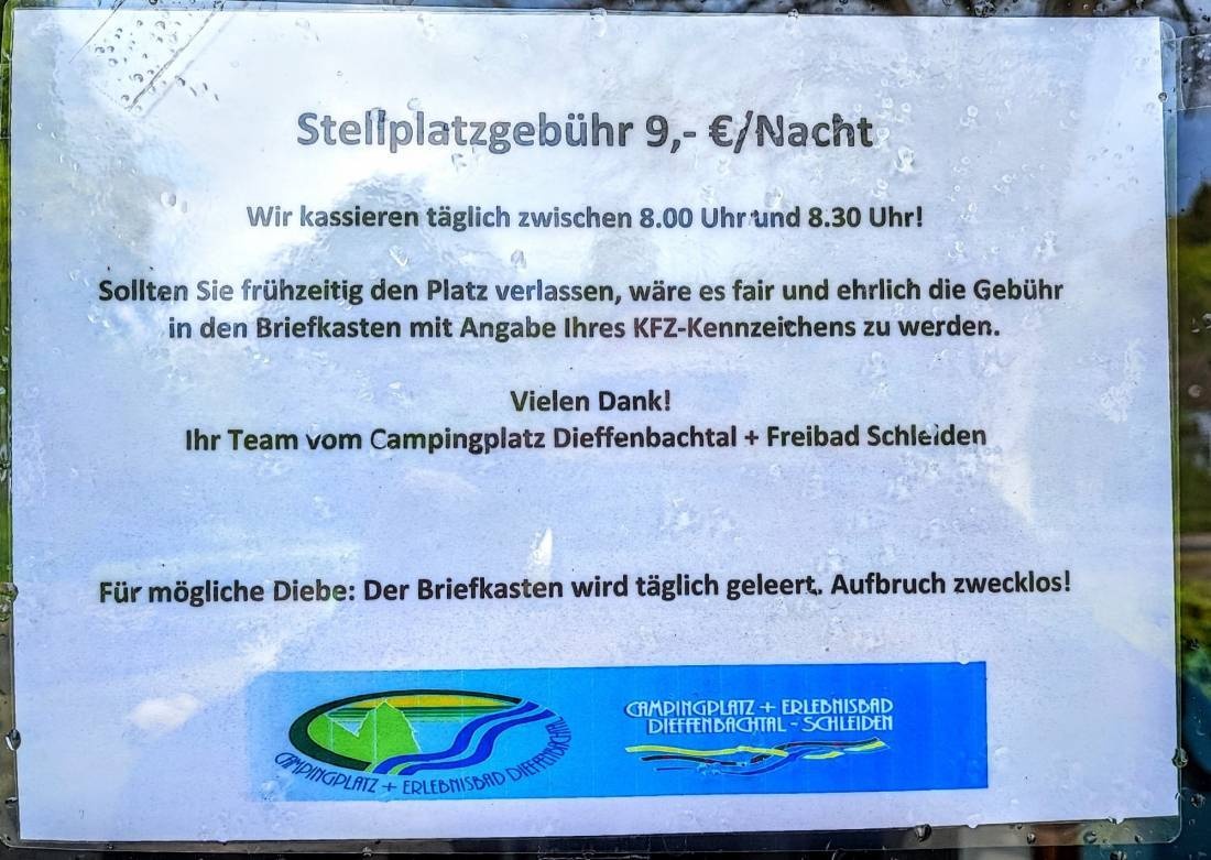 Wohnmobilstellplätze am Erlebnisfreibad Schleiden — Gecelik park yeri in Schleiden