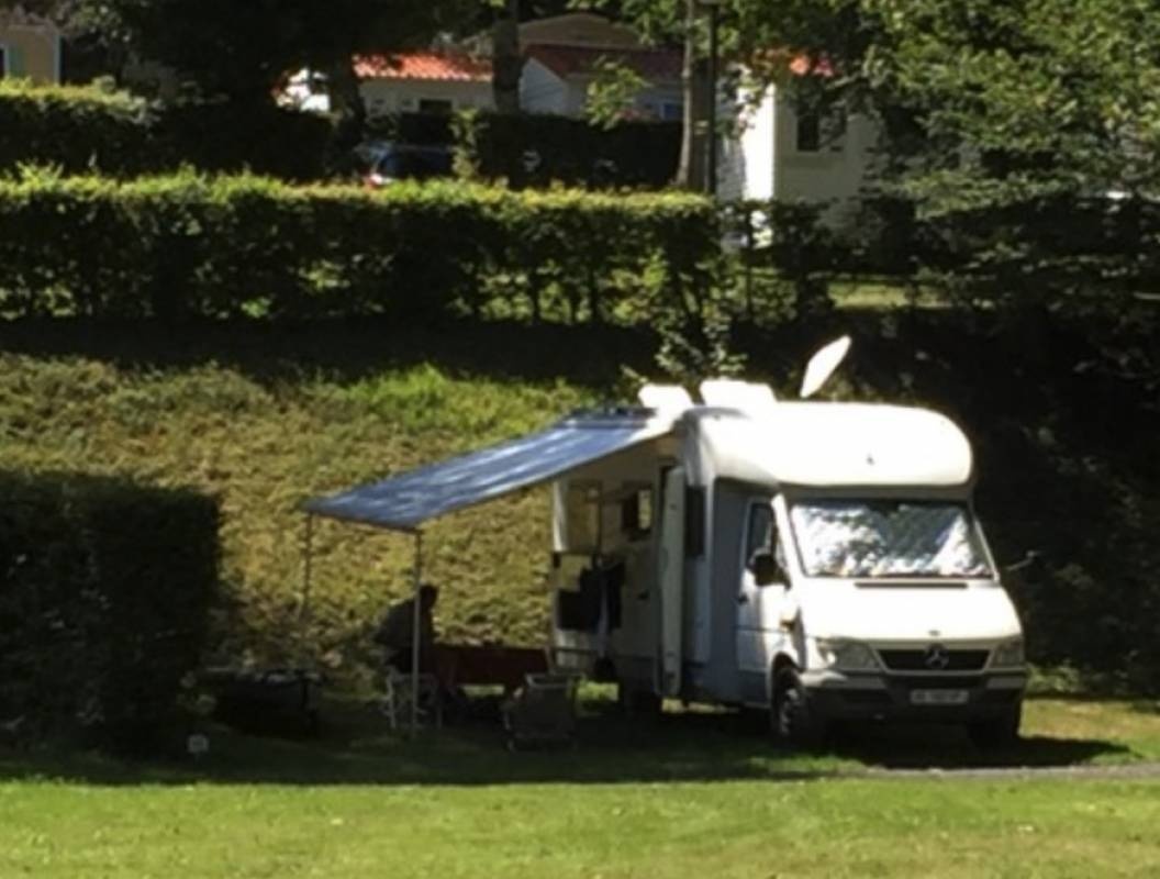 Camping La Plage du Garoustel *** — Cámping in Saint-Gérons