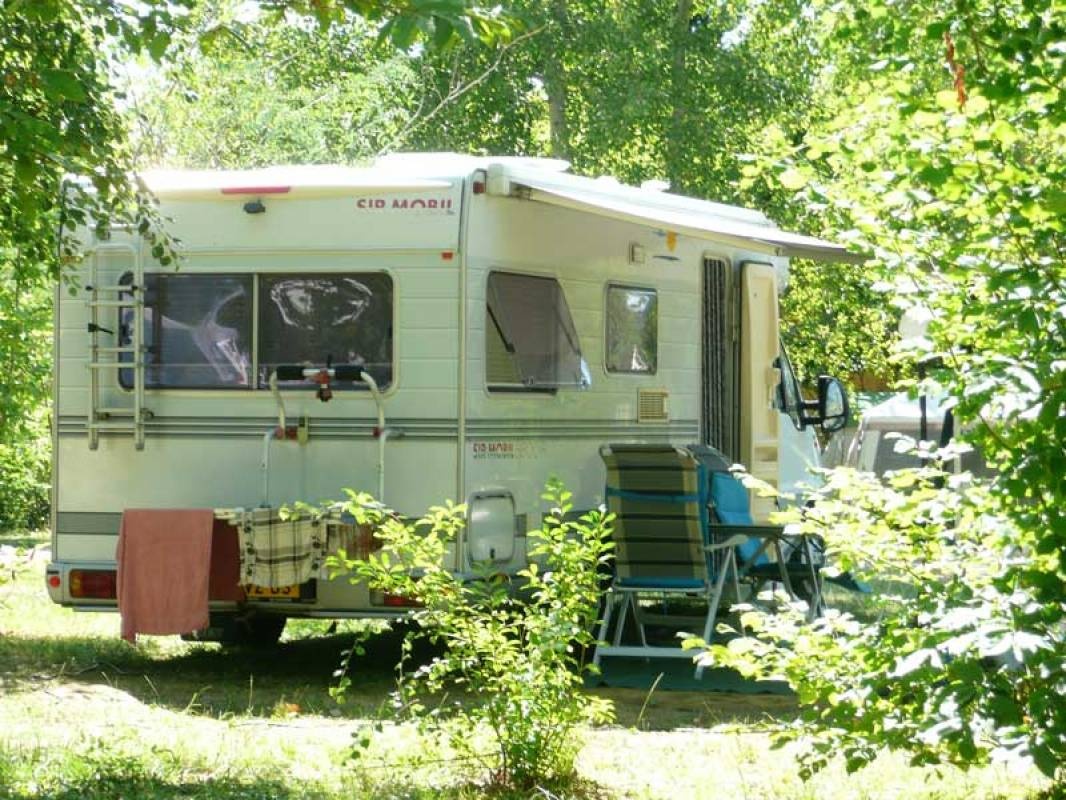 Camping Les Charmes*** — Campingplats in Saint-André-d'Allas
