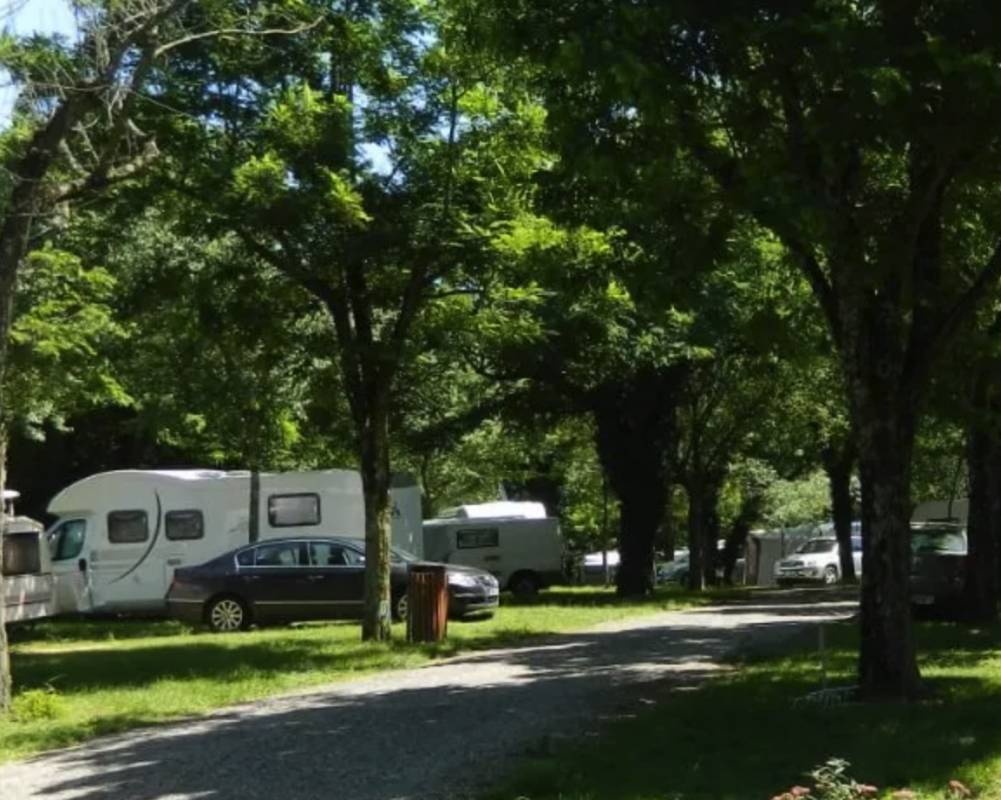 Camping Les Châtaigniers *** — Camping in Laurac en Vivarais