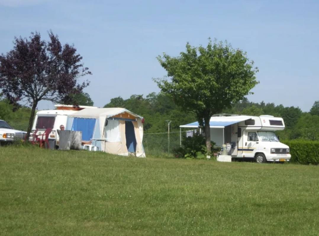 Camping de la Pelouse — Campingplass in Jaulny