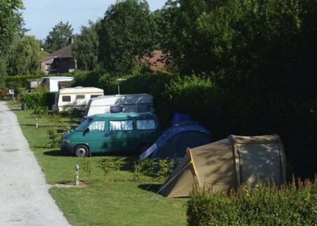 Camping La Petite Forêt ** — Campingplads in Aire-sur-la-Lys / Hauts-de-France
