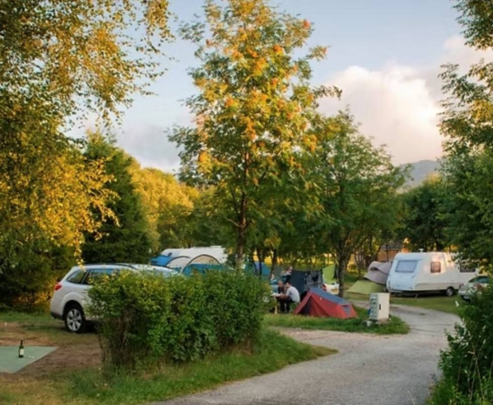 Camping La Plage Verte *** — Camping in Le Mont-Dore