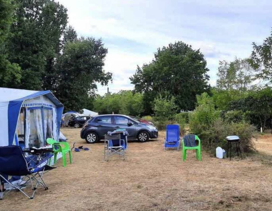 Camping Les Chênes Clairs *** — Campingplats in Condat