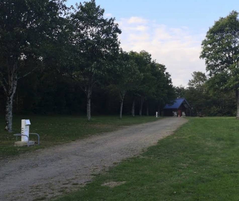 Camping Municipal du Haut Folin — Campingplatz in Arleuf