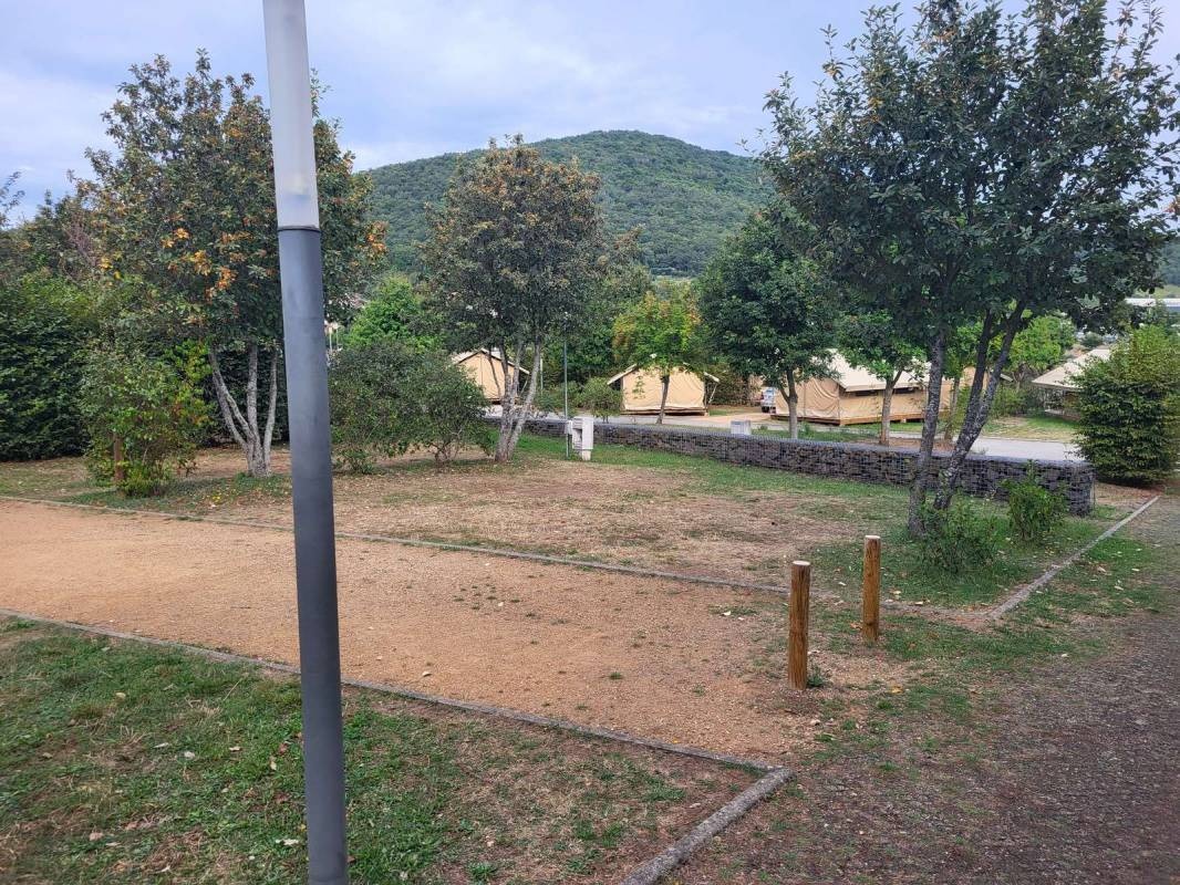 Camping  — Kamp yeri in Volvic / Auvergne-Rhône-Alpes