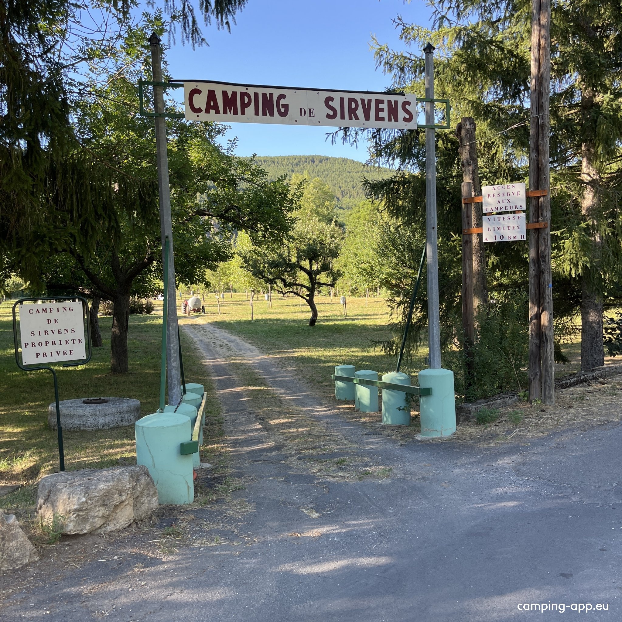 Camping de Sirvens — Camping Site in Mende