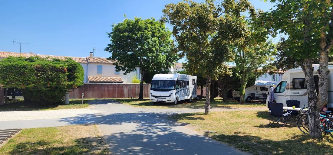 Flower Camping Le Bel Air **** — Місце для кемпінгу in La Flotte / Nouvelle-Aquitaine