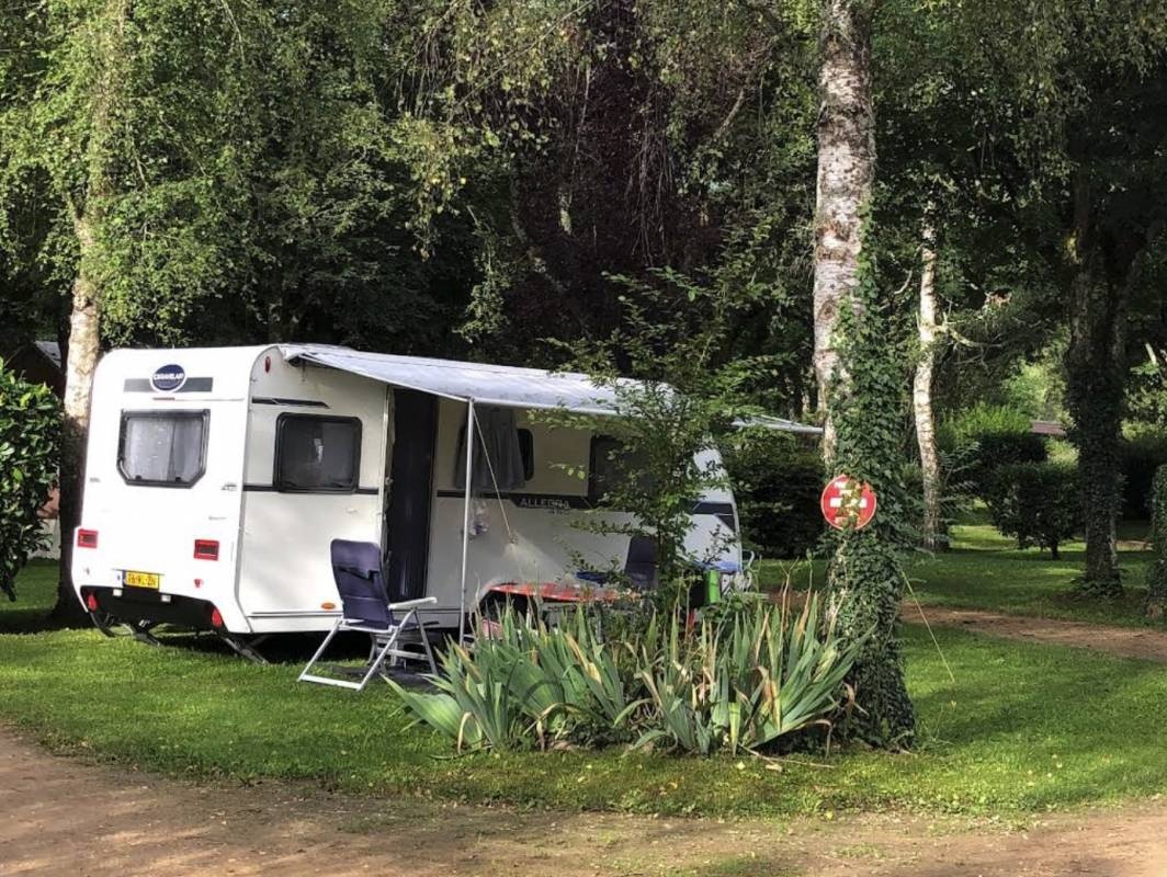 Camping Grottes d'Azé *** — Area da campeggio in Azé