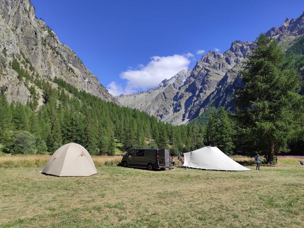 Camping d'Ailefroide (max. Höhe 3,20 m) — Kamp yeri in Pelvoux 