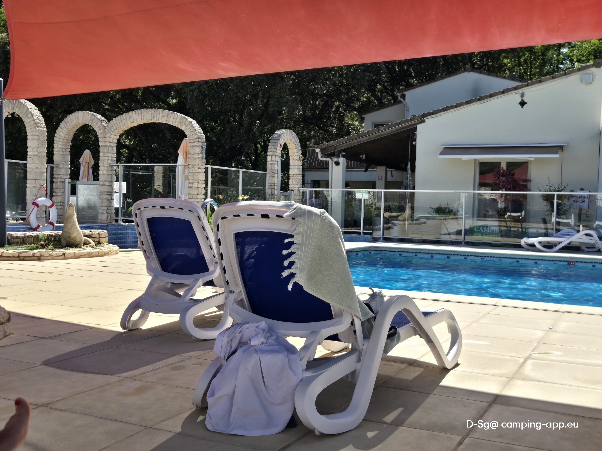Camping Les Genêts d'Or — Campingplass in Bagnols-sur-Cèze