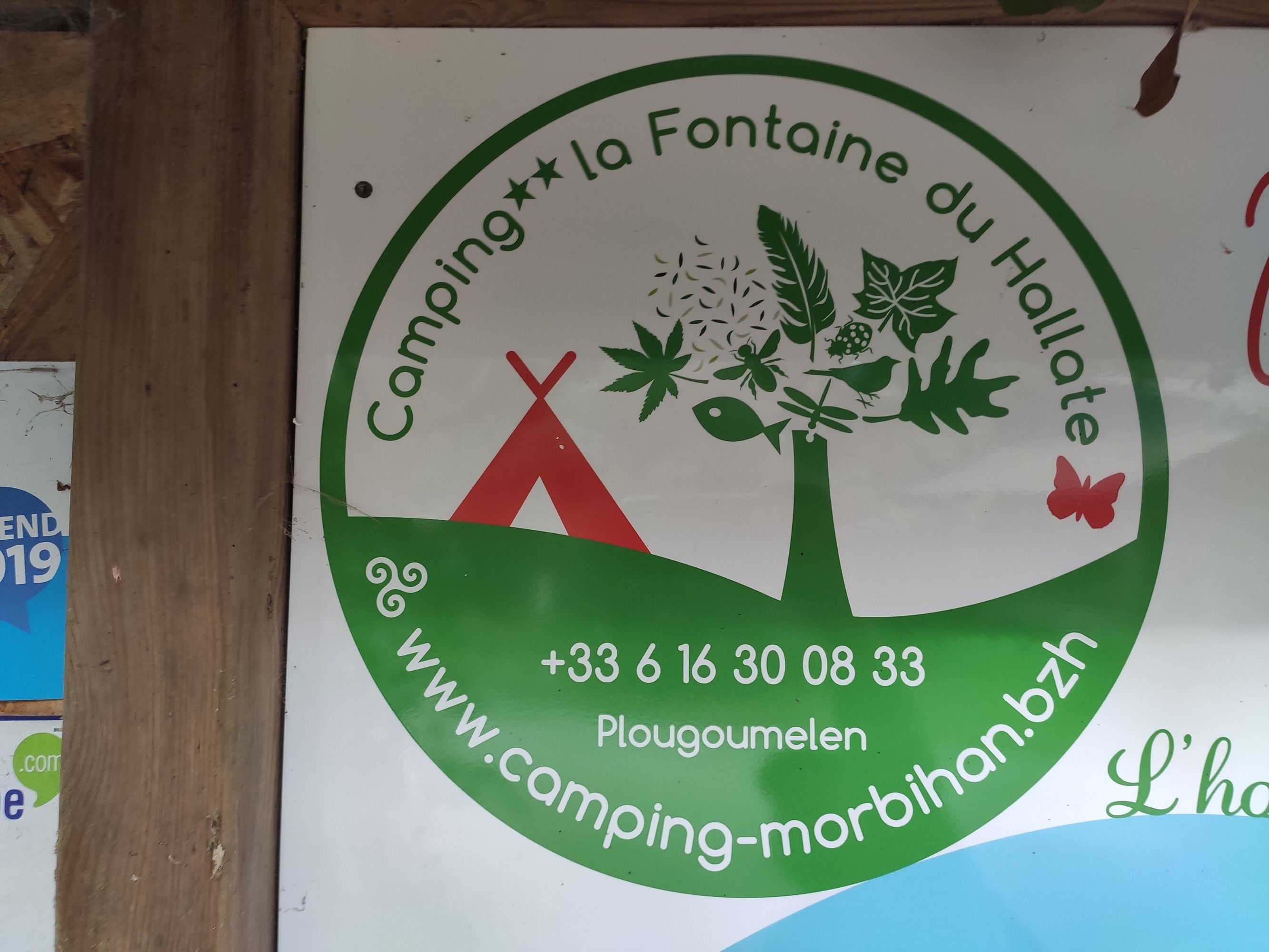 Camping La Fontaine du Hallate ** — Camping in Plougoumelen