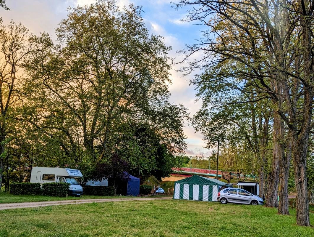 Camping de la Plage — Kemping in Urçay