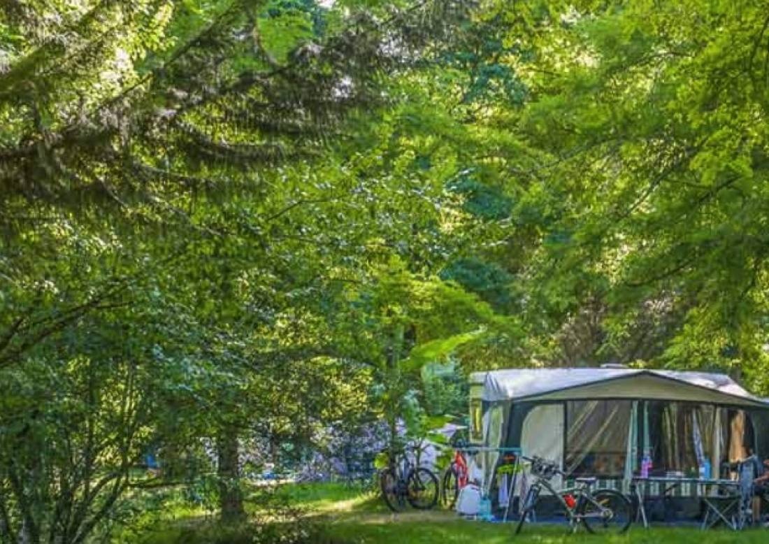 Camping Les Granges Vintage *** — Kemp in Vayrac