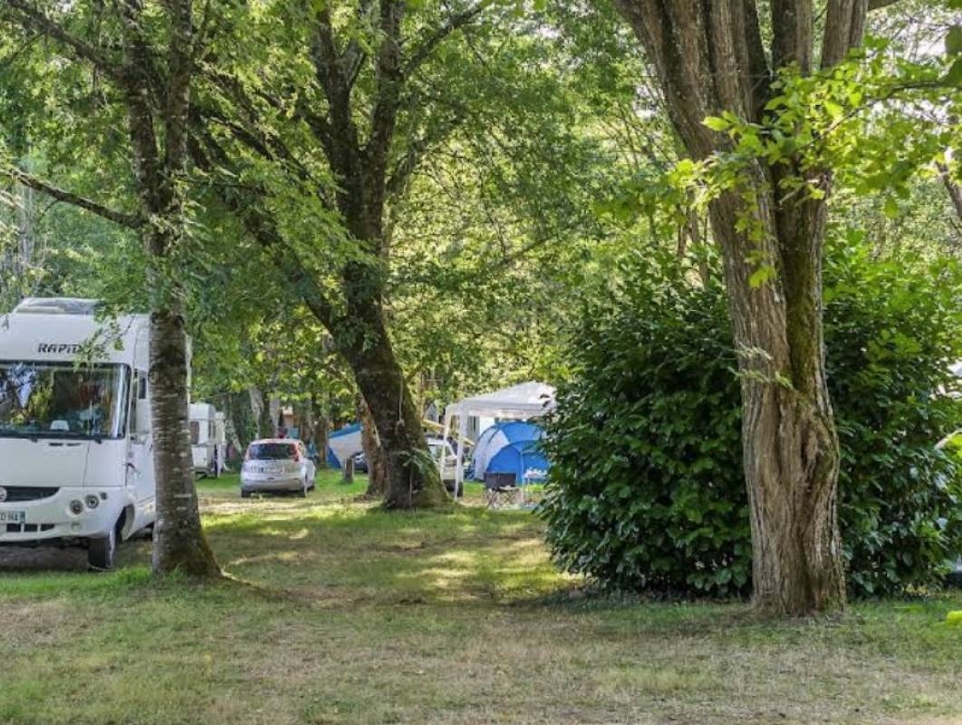 Camping Les Granges Vintage *** — Campingplass in Vayrac