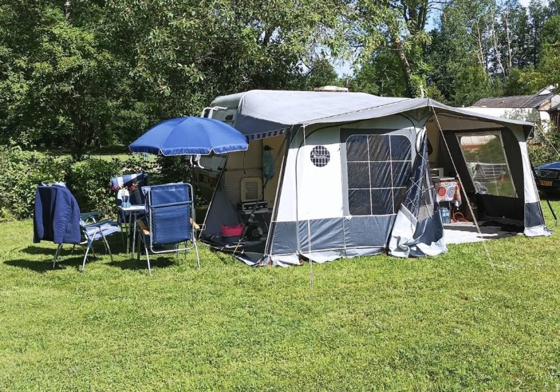 Camping Municipal de la Riviere — Area da campeggio in La Bouche-Gouet
