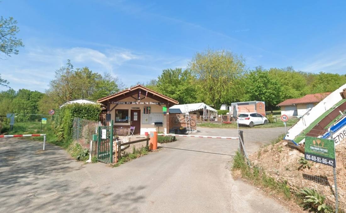 Camping du Bois de la Dame *** — 露营地 in Ars-sur-Formans