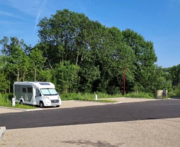 Stellplatz Château-Renault — Photo 2