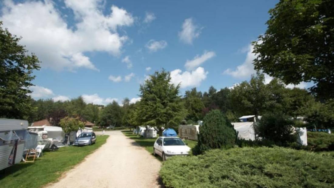 Camping Municipal de Lalouvesc — Area da campeggio in Lalouvesc / Auvergne-Rhône-Alpes