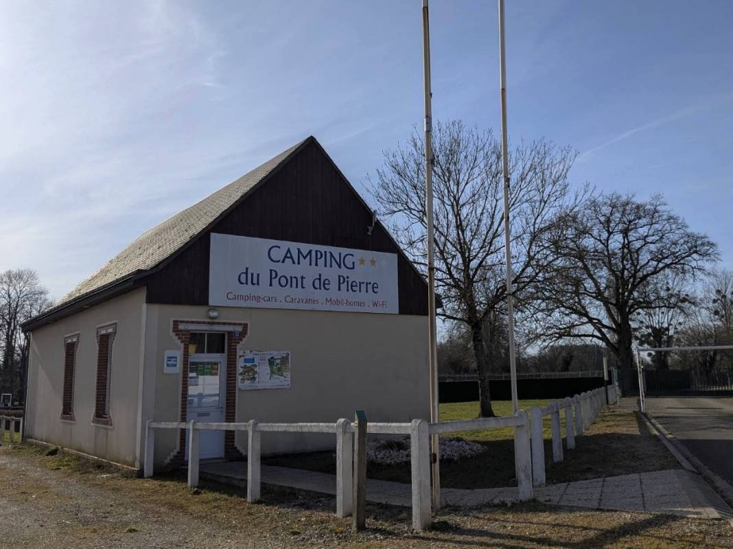 Camping du Pont-de-Pierre *** — 露营地 in Arrou