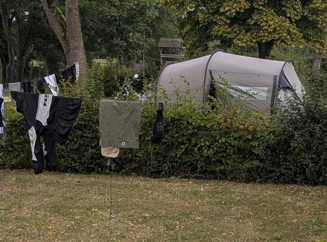 Camping du Pont-de-Pierre *** — Kamp yeri in Arrou