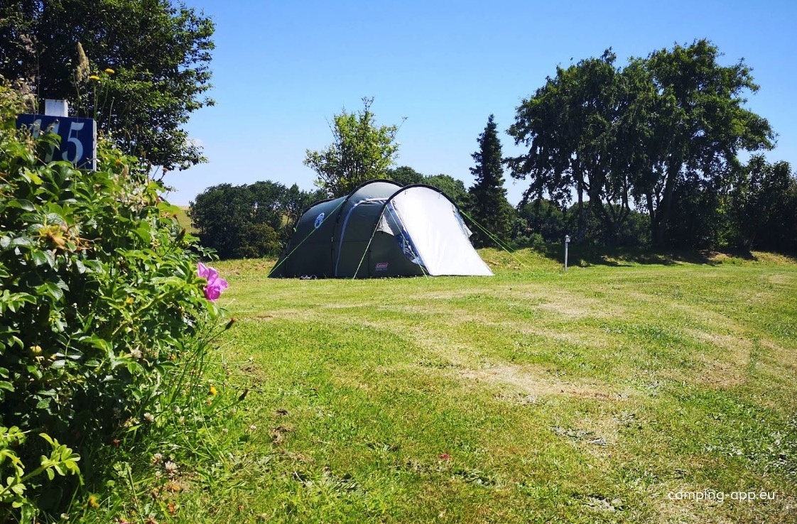 Camping Le Mesnil ** — Місце для кемпінгу in Saint-Aubin-sur-Mer