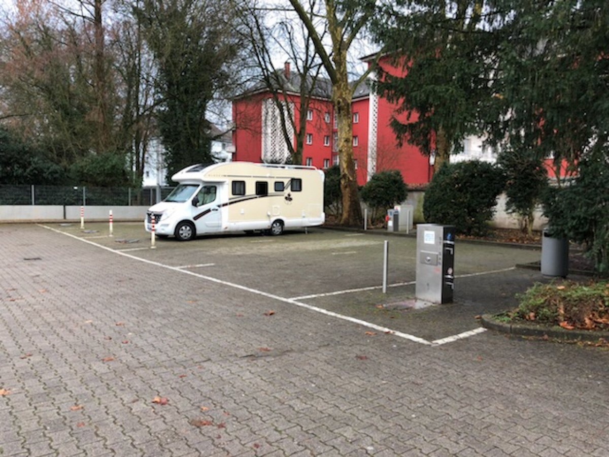 (geschlossen) Stellplatz am Familienbad Alohra Rastatt — Campervan Site in Rastatt
