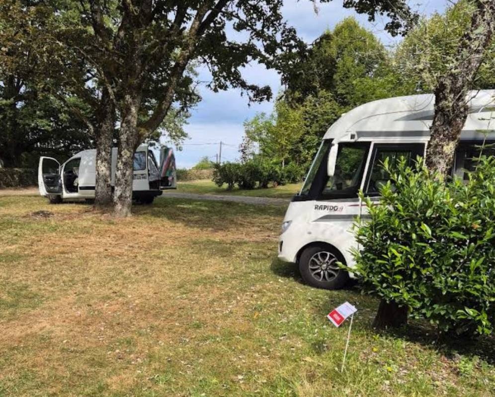 Camping Saint-Pierre-Château — Camping in Eymoutiers