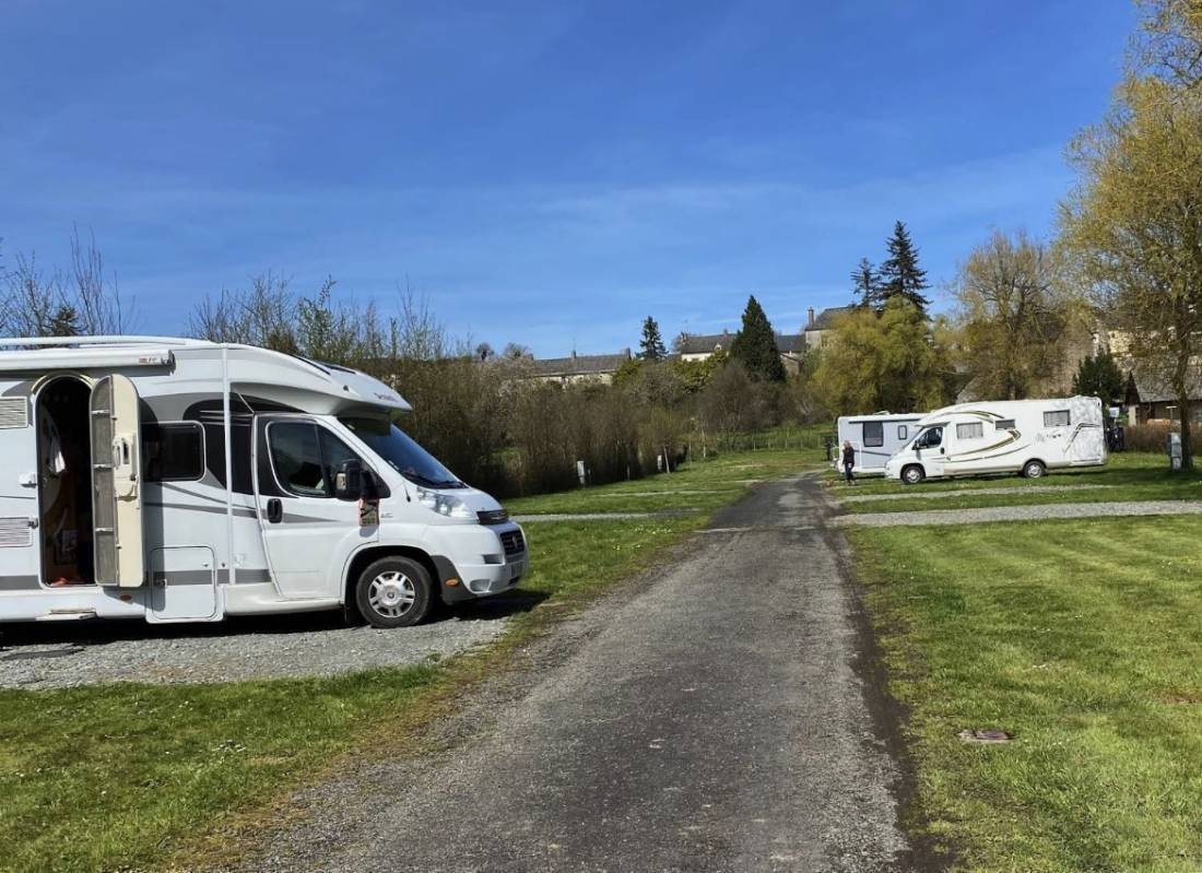 Stellplatz Saint-Paul-le-Gaultier — Bobilplass in Saint-Paul-le-Gaultier